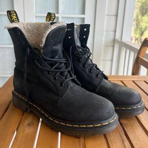 Dr. Martens Women’s Serena, Black Lace-Up Fur lined Boots, Size US 9M, UK 7